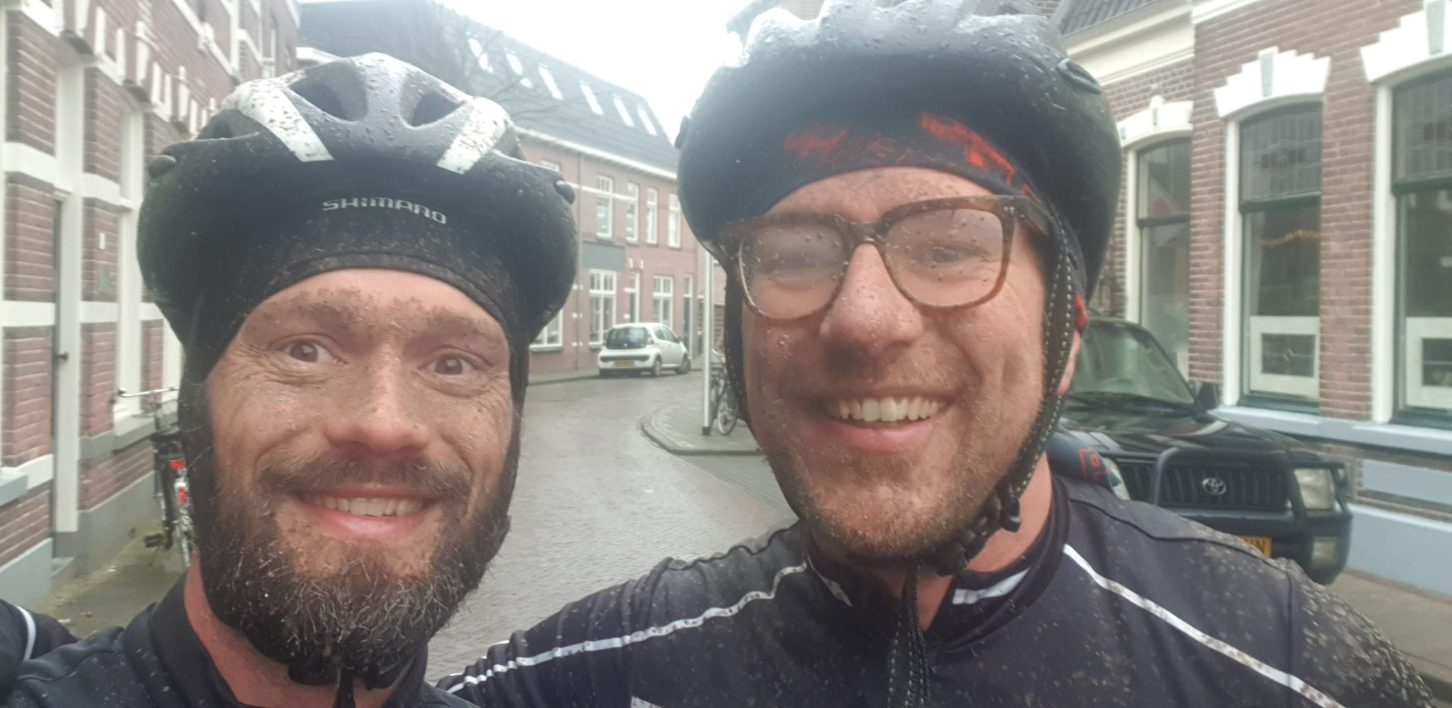 David en Jelte na een modderige fietstocht